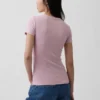 T-shirt moderne à col rond