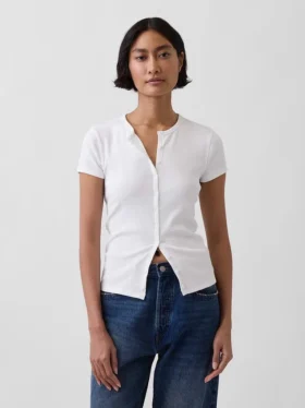 T-shirt moderne à col rond et boutons sur le devant