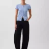 T-shirt moderne à col rond et boutons sur le devant