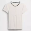 T-shirt moderne à col rond et boutons sur le devant
