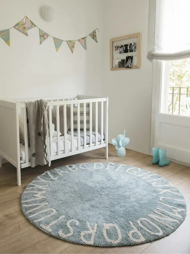 Tapis lavable « Abc Natural Vintage Blue » de Lorena Canals