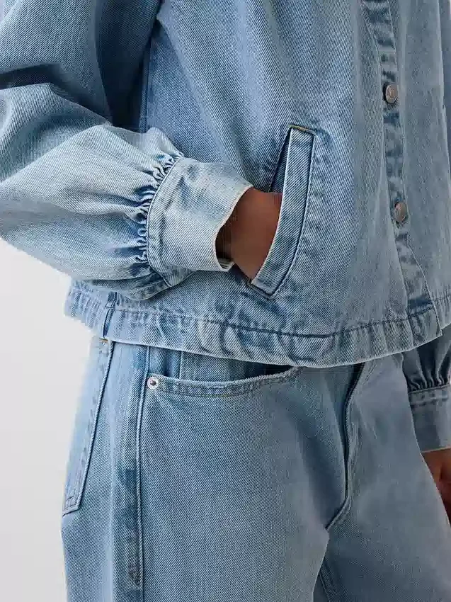Veste courte en denim à coupe évasée