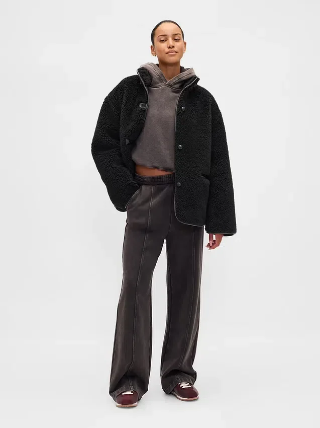 Veste en sherpa recyclé avec finitions en cuir vegan