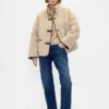 Veste en sherpa recyclé avec finitions en cuir vegan