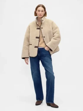Veste en sherpa recyclé avec finitions en cuir vegan
