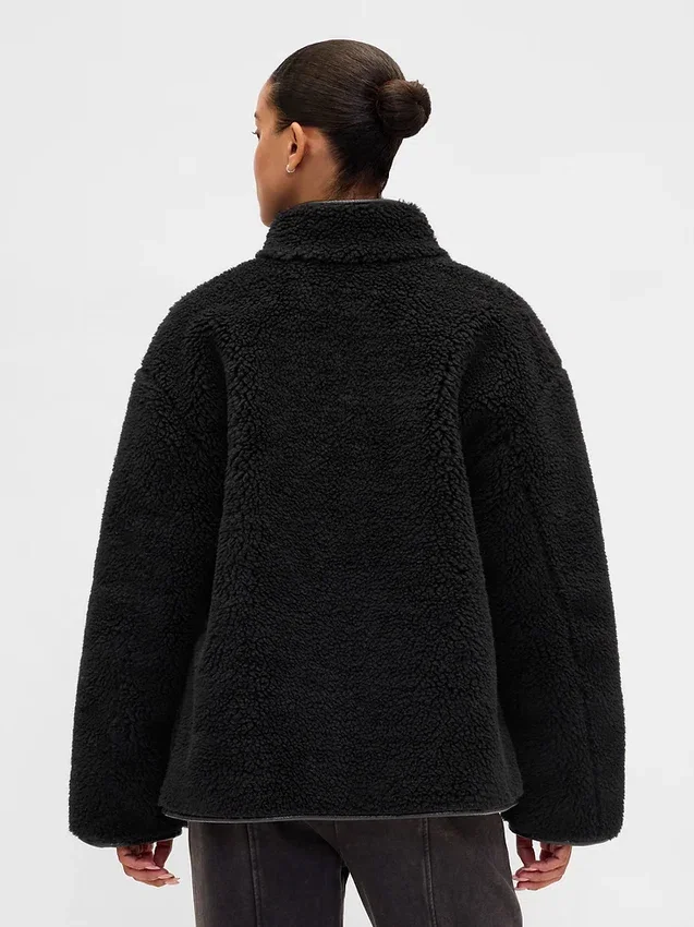 Veste en sherpa recyclé avec finitions en cuir vegan