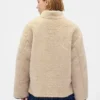 Veste en sherpa recyclé avec finitions en cuir vegan
