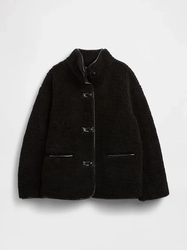 Veste en sherpa recyclé avec finitions en cuir vegan
