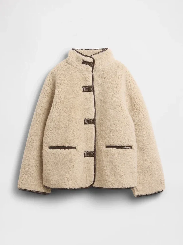 Veste en sherpa recyclé avec finitions en cuir vegan